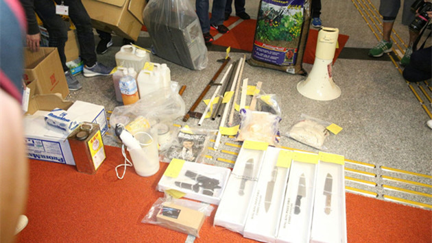 在武器庫內檢獲大批武器,包括化學品