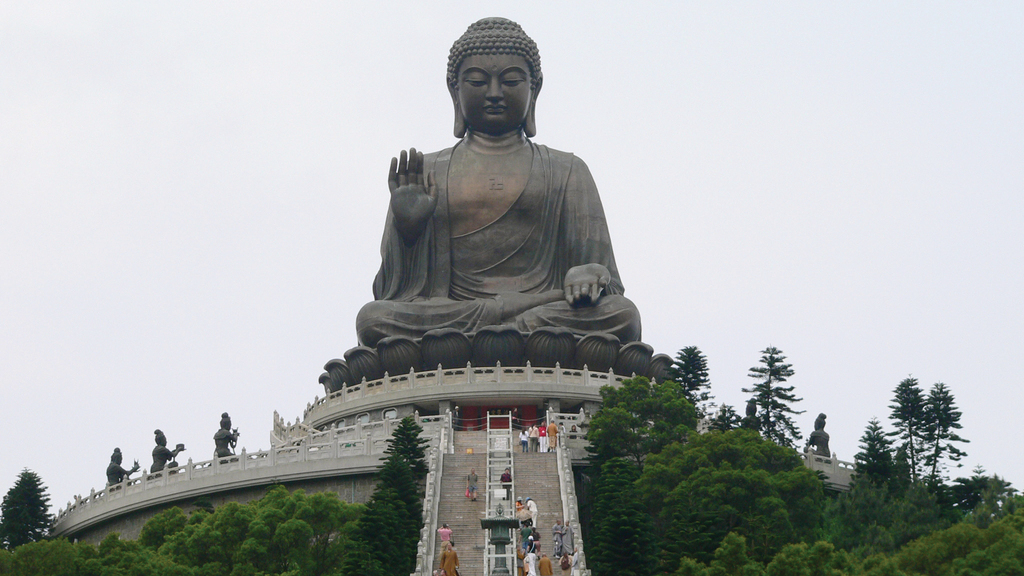 昂平是大嶼山道路的最高點，屹立高原的天壇大佛遠遠可見。（經濟日報圖片庫）