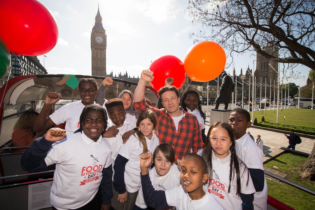 Jamie Oliver 早前就向英國國會爭取，要求將健康飲食教育納入學校課程。