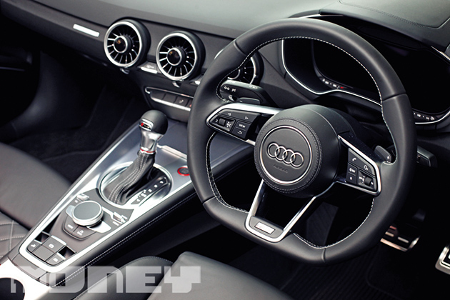 Audi的 TT系兩門跑車深受車迷歡迎，外型與速度同樣吸引，加速至100公里只需5.6秒。（王嘉昌攝）