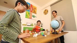 薯仔爸爸認同教育家蒙特梭利說法：遊戲是孩子最重要工作。玩能令孩子變成真正的學習者，未來勇於解決問題。