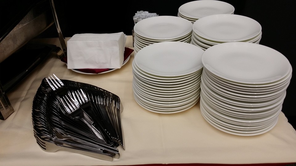 研討會上提供食物，使用可重用的餐具。(朱漢強Facebook圖片)
