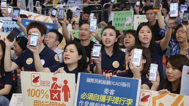 香港空勤人員總工會早前就行政長官女兒行李風波，發起機場靜坐。(資料圖片)