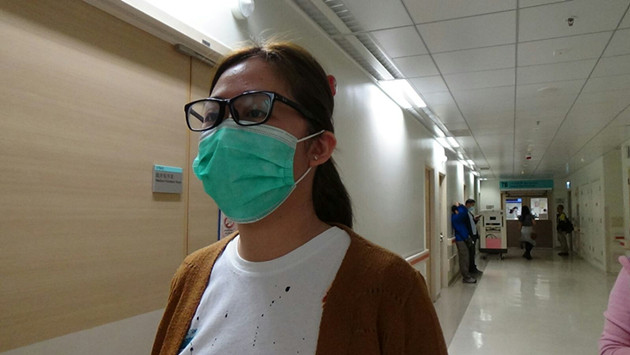 劉女士憶述與母遇襲經過。