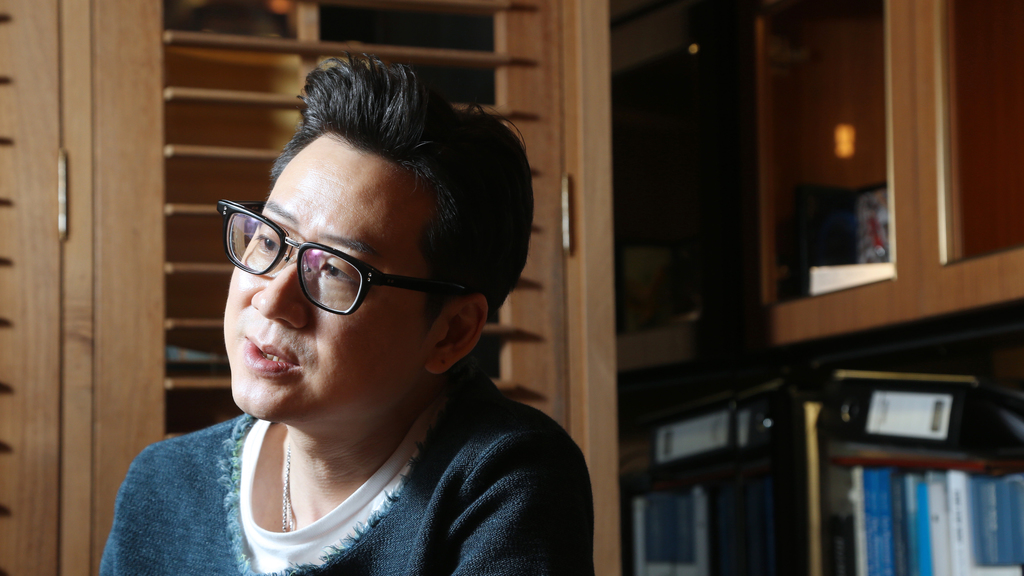 The Vintage Concept 負責人 Albert 教路︰「種種原因，古董錶的錶帶可能曾被更換，即錶帶並非原裝或跟錶頭不是同一型號，但只要兩者屬同一年代出廠，就不會影響手錶身價。」(攝影︰陳智良)