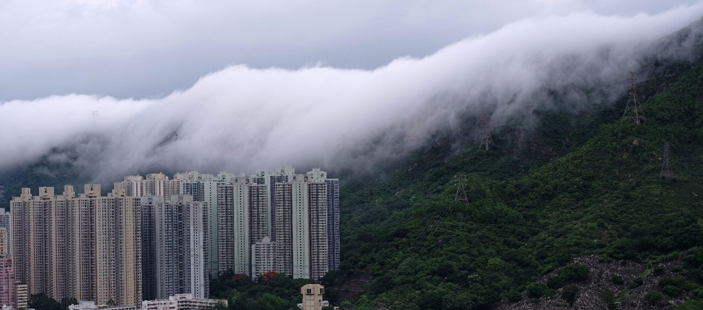 Laurence今早近9時在飛鵝山拍攝到的「海嘯雲」。（相片提供：Laurence Lai）