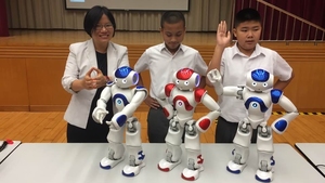 自閉症學童透過機械人學習8種手勢後，可與研究人員在全新社交場景中運用所學手勢溝通。