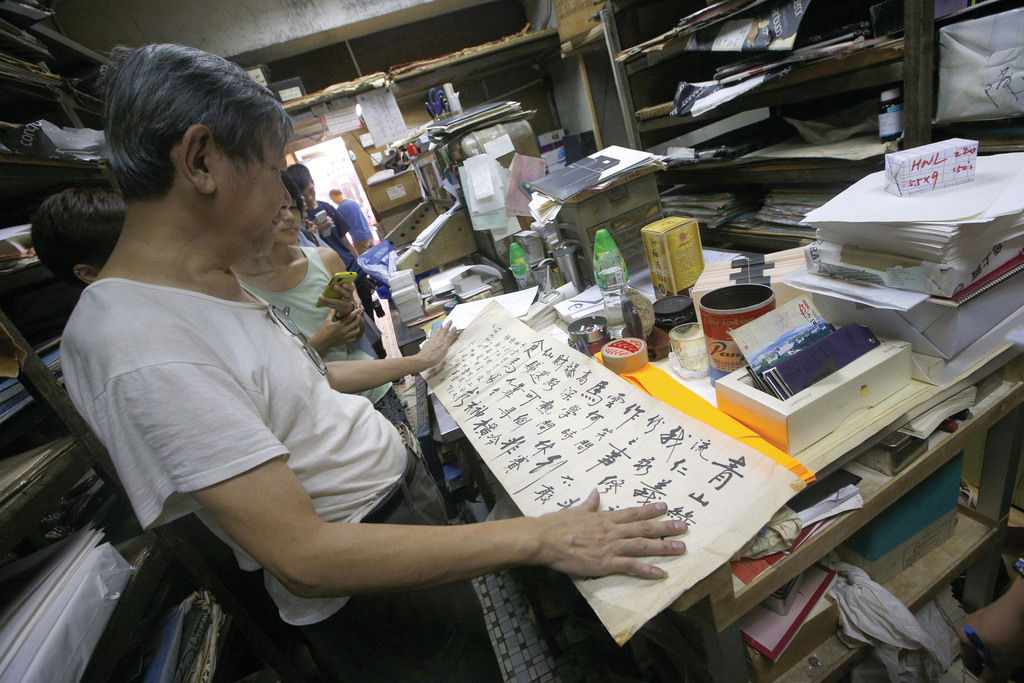 林少青愛文字，大學中文系畢業後，工作離不開文字。(馮漢柱攝)