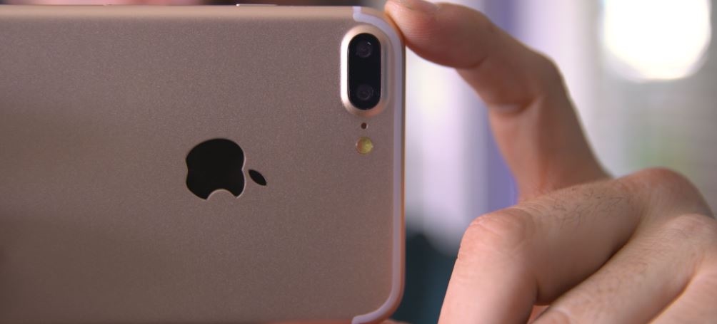 過往流傳的諜照中，透露iPhone 7系列其中一款手機配備雙鏡頭。