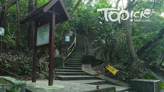 砵甸乍山郊遊徑的起點，起初是一連串階梯攀升80米山坡。（Kin Lau攝）