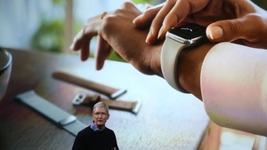 Apple Watch疑似成為俄羅斯黑客的竊聽工具，英國政府已頒令禁止官員佩戴智能手錶開會。（圖片來源：AFP）