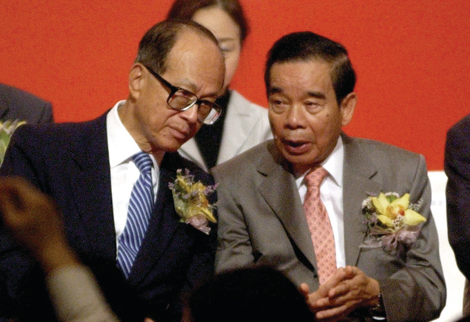 李嘉誠和鄭裕彤是深交，彤叔近年病重，李嘉誠亦親自到醫院探望。(經濟日報資料圖片)