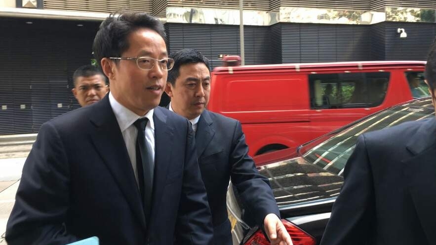 的中聯辦主任張曉明今早抵達殯儀館，他為扶靈代表之一。(章淑廉攝)
