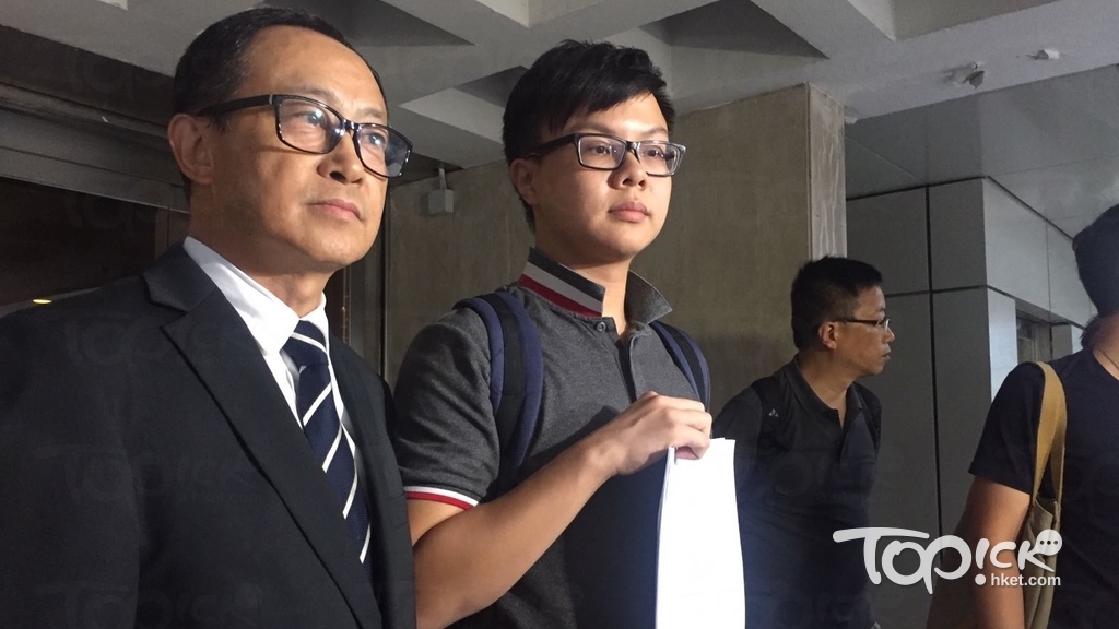 申請人莫嘉傑（手持白紙者）（經濟日報記者攝）