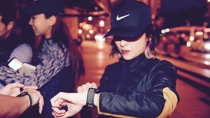 校準時間預防出發，是有助計算跑步速度的 apple watch nike+。（圖片徐濠縈 ig）