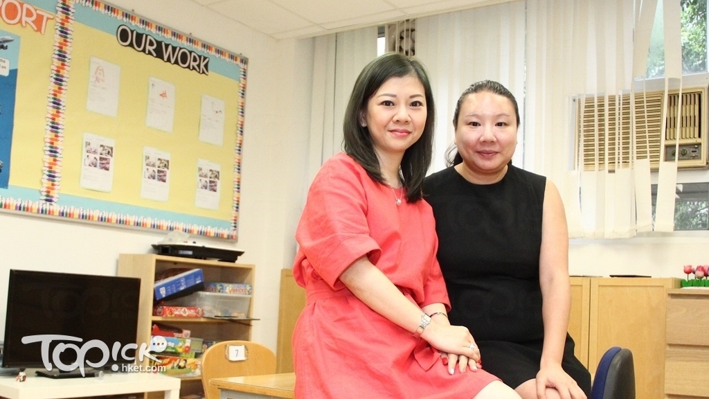 （左）家長Ada與文麗萍校長合照。在愛培，家校合作更重要，因為學校所教的方式，同樣需要家長在家應用。（受訪者提供）