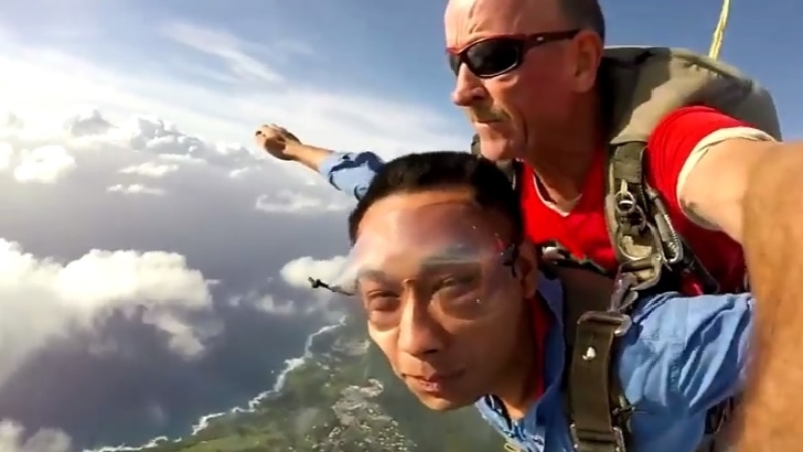 當人在半空，如鳥般飛翔，心情應比跳前一刻輕鬆很多。(Skydive Guam 圖)