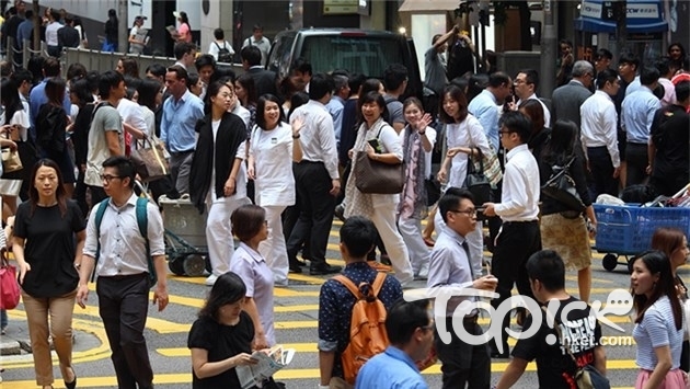 本港失業率維持3.3%，受惠訪港旅業改善，零售、住宿及餐飲服務業的合計失業率下跌0.3個百分點至4.9%。（資料圖片）