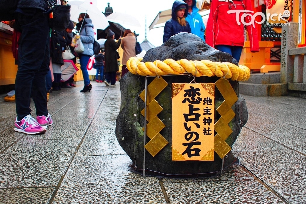 兩塊戀愛占卜石坐落神社中央，一定會見到。(攝影:陳家昌)