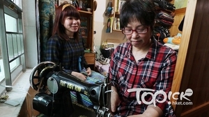 昔日的車衣女工阿媛，為了女兒阿釗重操故業，一個負責設計，一個負責製造，母女檔合璧成「師奶文青手作店」。（陳偉能攝）