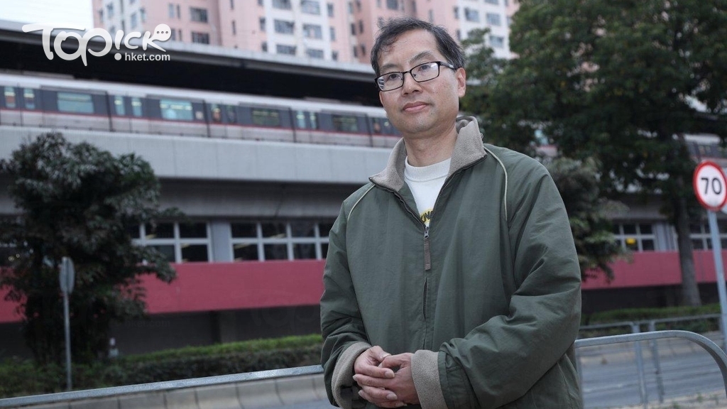 普通打工仔梁桂江，日日返工迫港鐵，面對票價不公，這位多年「苦主」決心出書教人醒目搭港鐵。（黃建輝攝）