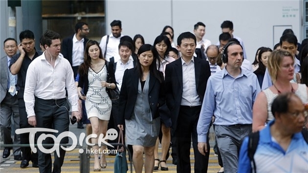 統計處數據顯示，本港男性打工仔每月平均收入中位數為1.8萬元，女性僱員則只有1.2萬元。（資料圖片）