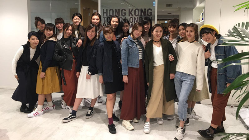 20名Osharista時尚顧問的工作除了前線銷售，亦會為客人提供衣飾配襯意見，暫時為全女班。(受訪者提供)