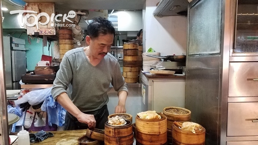 雄哥說有一半點心要弄好，一半即叫即蒸，否則外賣客沒心機等。( 攝影︰馮柏偉 ) 