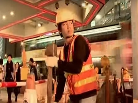陳華所演的葉繼歡紀錄片曾提及葉繼歡初來港時的背景(相片來源：Hong Kong's King Of Thieves劇照)