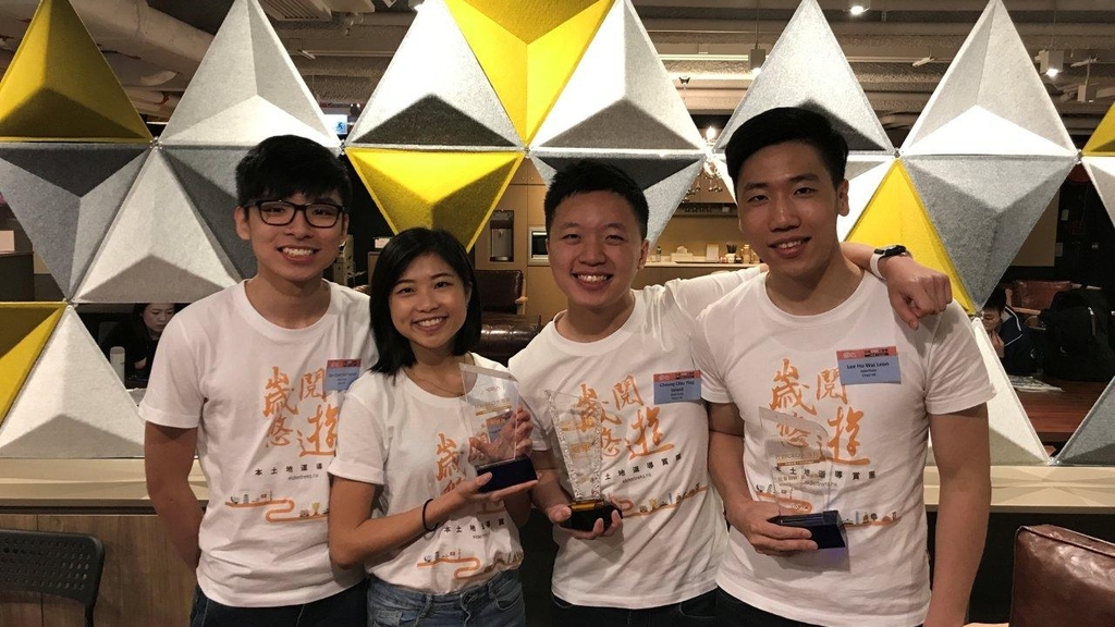 由4位大學生（左起施卓輝、郭爾鈴、張昭瀛、李浩維）組成的歲閱悠遊，上周剛奪得社創CEO大專賽冠軍，獲17萬為起動基金。（由受訪者提供）