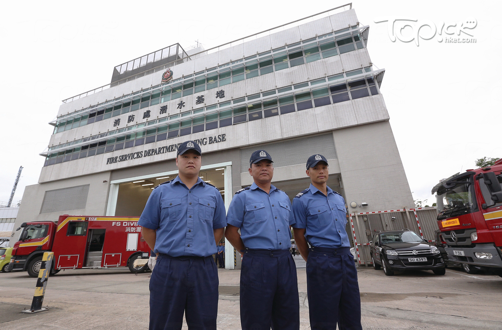 潛水組每年處理約600宗遇溺、船隻事故及加壓室使用個案等，包括南丫海難、以及近月工人隨港珠澳大橋工作架下塌事故；圖左起為消防員高穎其、消防總隊目徐偉發及消防隊目許家俊。(車耀開攝)