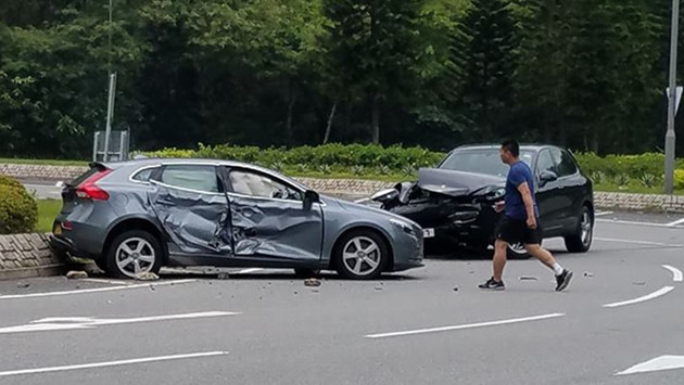 將軍澳兩車相撞釀3 人受傷送院