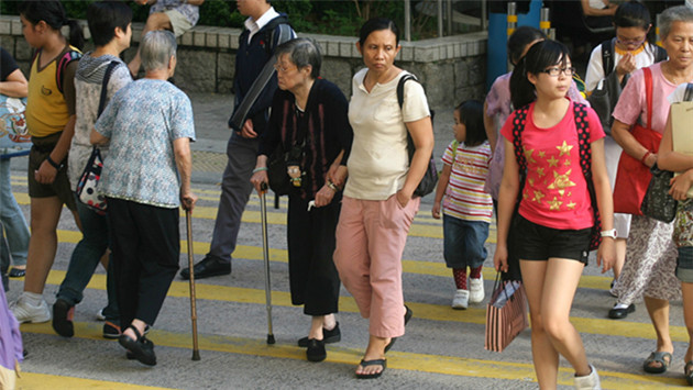 本港去年共輸入35.2萬名外傭，較96年增加1.2倍，當中聘請外傭照顧長者的比例亦顯著增加。（資料圖片）