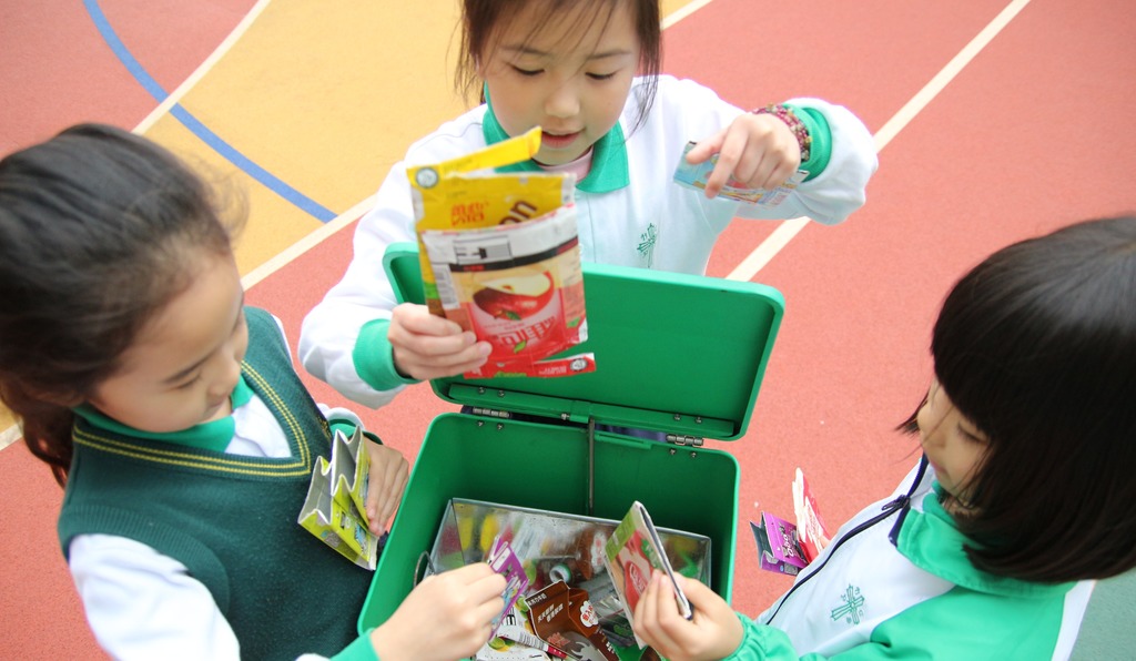 綠色力量去年開始試行於小學回收已洗淨紙包盒。(綠色力量提供)
