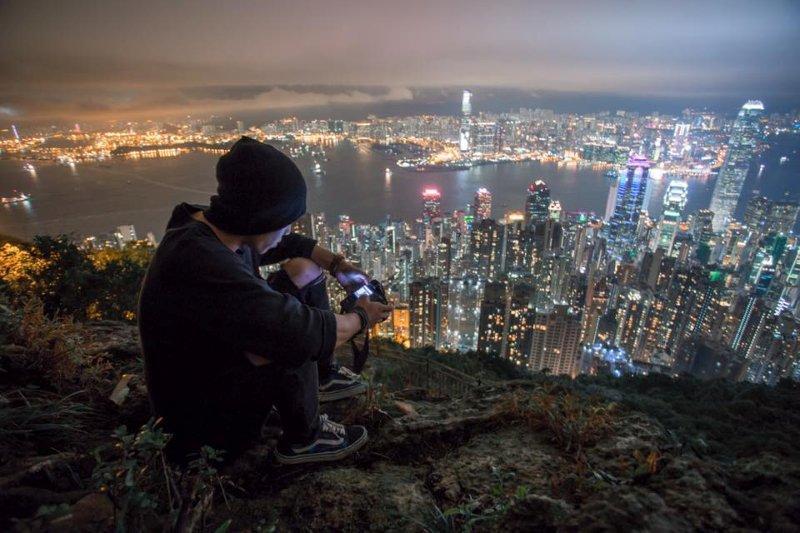 去過不同城市登高攝影後，Daniel覺得香港最特別是反差大，高樓密集，但是郊區和海卻又相近。(相片來源：Daniel Lau facebook)