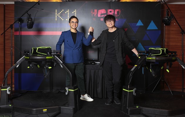 圖為(左)K11創始人鄭志剛先生和(右)英雄互娛董事長應書嶺先生於合作發佈會時合照。（相片來源：新世界發展有限公司）