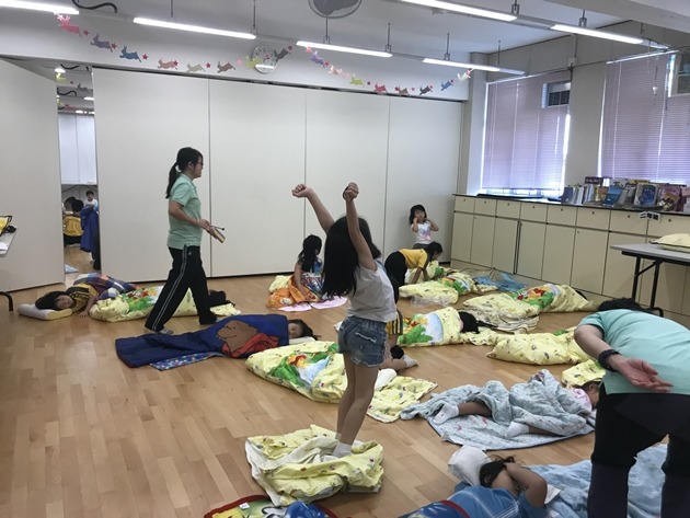 學生帶寢具回學校午睡。（相片來源：校方提供）
