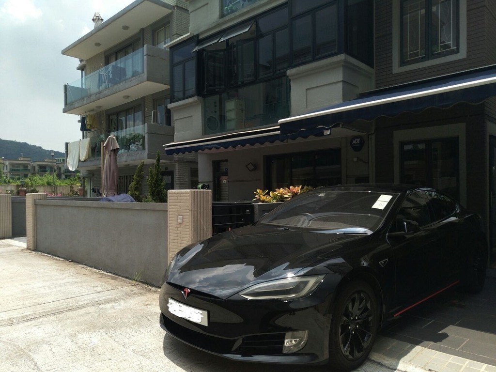買家如以1020萬元購入該村屋則可送車。