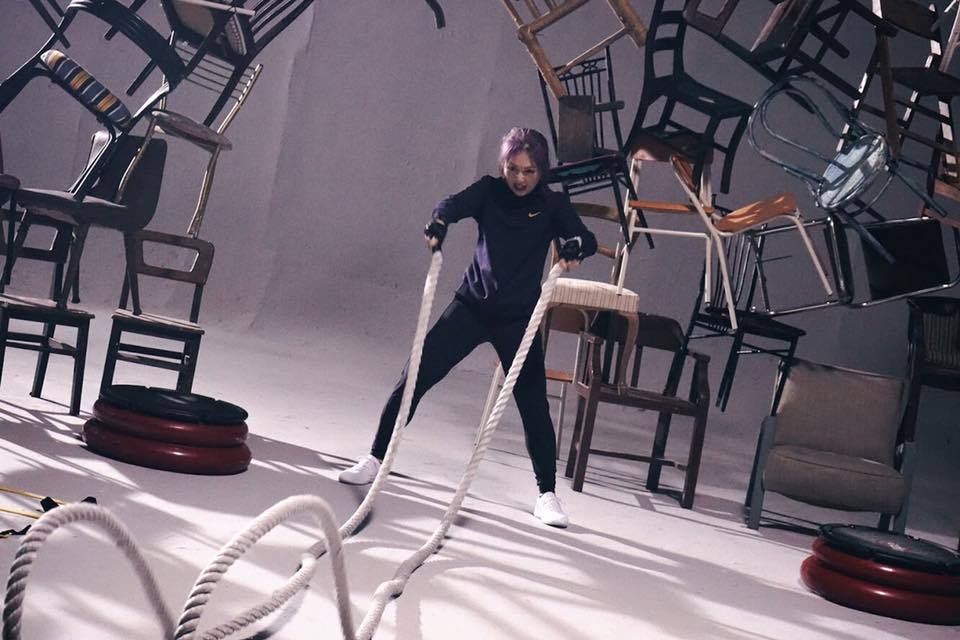 短片中，千嬅重覆每個特訓動作起碼50次。（圖片：楊千嬅facebook）