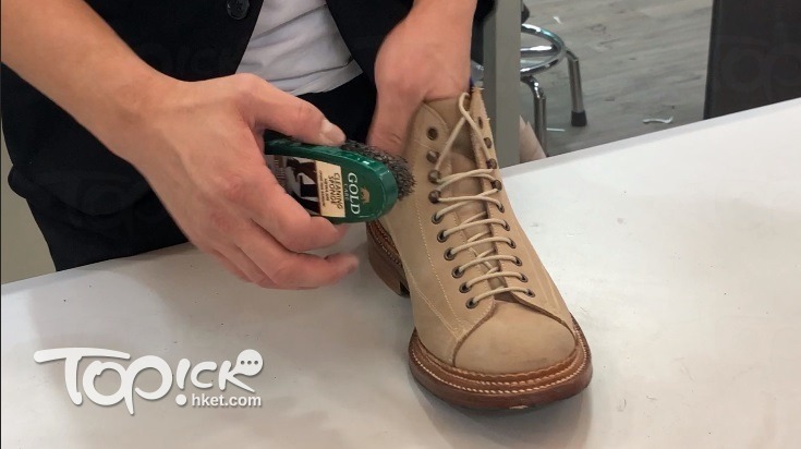 一般麂皮污漬只需用麂皮梳就足以清理。（TOPick記者攝）