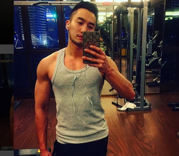 醫學界男神賴弘國愛健身，常在網上展示肌肉照。（取自賴弘國Instagram）