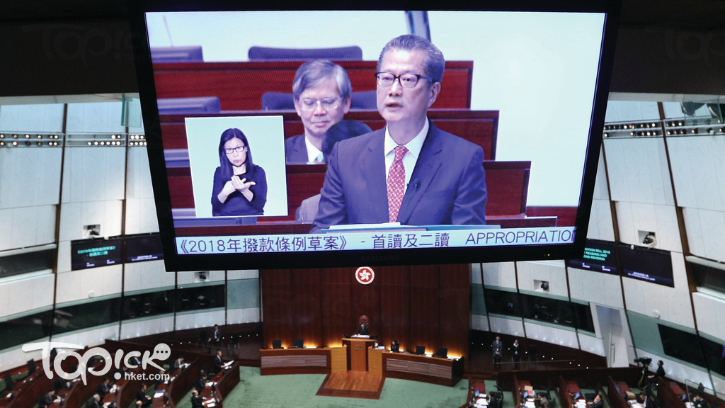 財政司長陳茂波發表財政預算案，透露最快於2019/20年度正式推出「自願醫保計畫」。（車耀開攝）