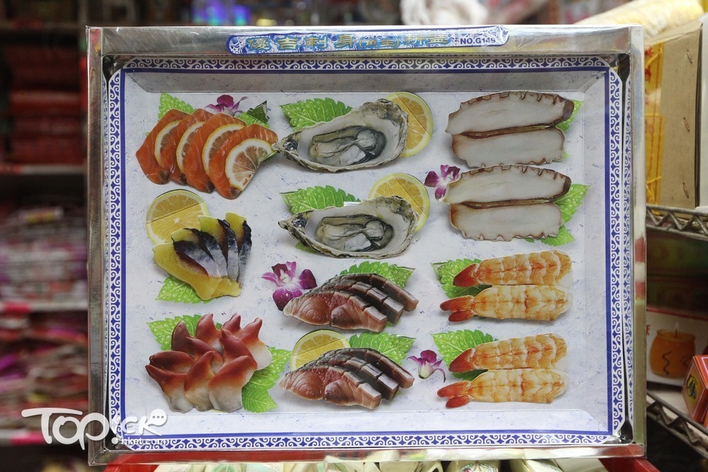 紙紮店推出的紙紮壽司。（冼偉倫攝） 