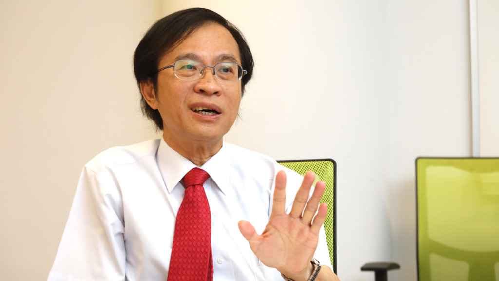 理大協理副校長（學術支援）何兆鎏指出，按教育局早前預計，中學畢業生人數將持續下跌至2022年低谷，認為適齡畢業生人數下跌，是導致整體課程畢業生下跌的主因。