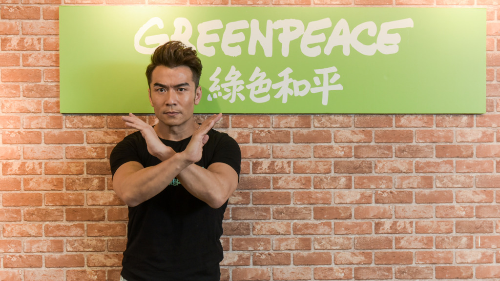 藝員唐文龍指塑膠為海洋帶來極大破壞。（綠色和平圖片）