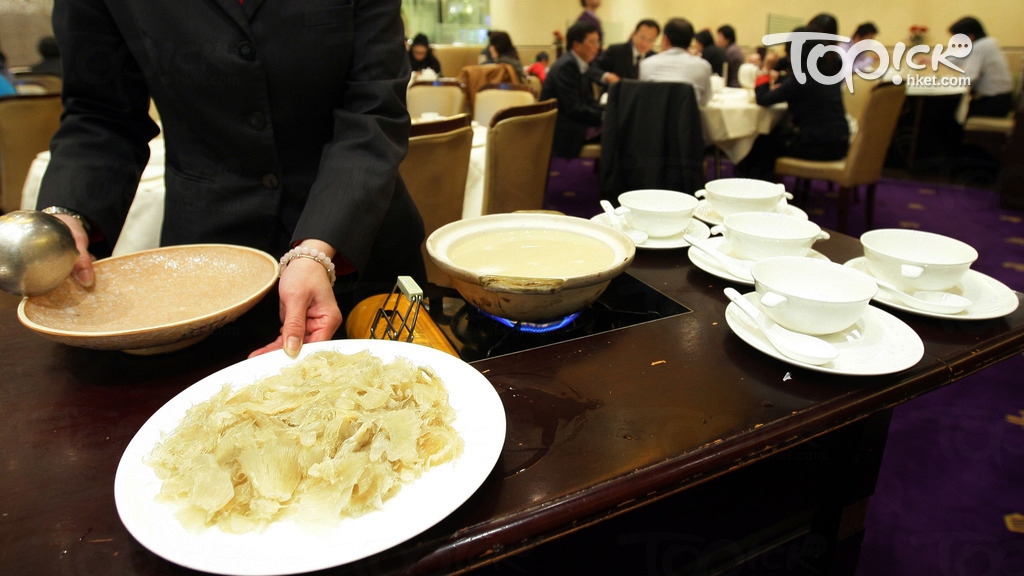 環保組織「野生救援」揭示，有聲稱全淘汰魚翅菜式的飲食集團，旗下位於香港的多間中式食肆，暗中提供秘密魚翅菜單。（經資料圖片）