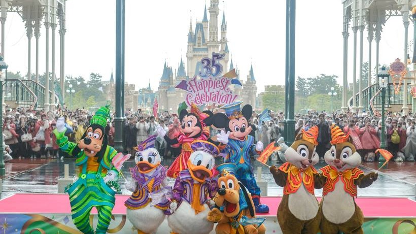 東京迪士尼樂園開幕至今35周年，早前舉行了慶祝活動。（東京迪士尼樂園Facebook圖片）