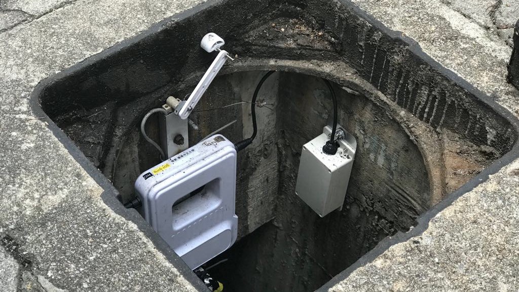 目前監測系統可以分析渠內常見的3種有毒氣體，包括硫化氫、二氧化硫，及可燃氣體甲烷，亦可以監察渠蓋下的水位，令渠務署可更容易了解到渠道有否堵塞，或異常的氣體濃度。（圖片由中大提供）