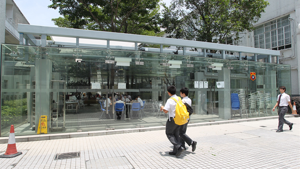 本港多間開辦IB課程的學校昨陸續公布放榜成績，拔萃男書院表示，今年共有7名45分狀元。