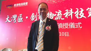 香港物流商會主席鍾鴻興表示，留意到現時已有國際航班開始調動減少中美兩國的貨輪班次。　（吳婉玲攝）